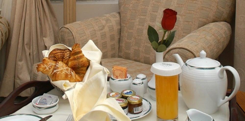 The Royal Express Sharq Hotel Kuwait City Bagian luar foto